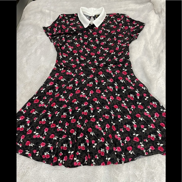 SOLD - Rose Floral Dress by Forever 21 - Picture 12 of 14